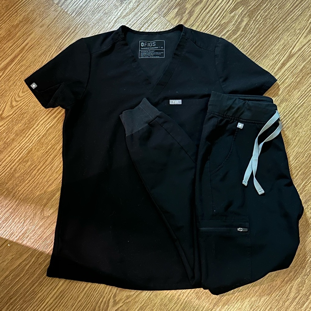 FIGS Zamora Joggers Scrub Set